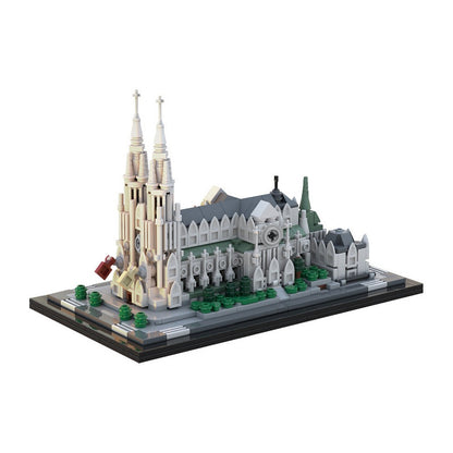 St. Patrick's Cathedral MOC 1:800 Scale Historic Architecture Building Kit - 1